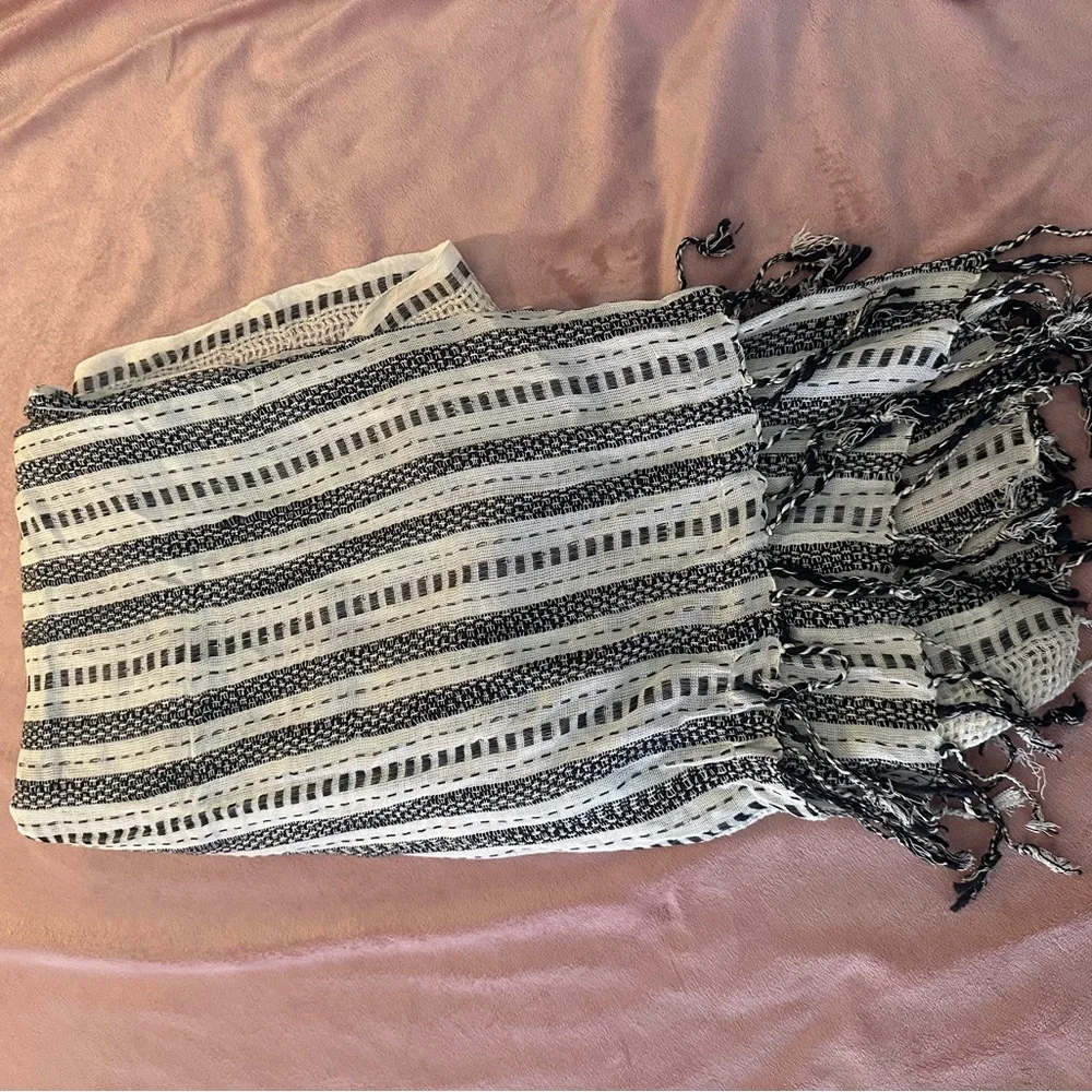 NWT Free People black and white scarf/wrap